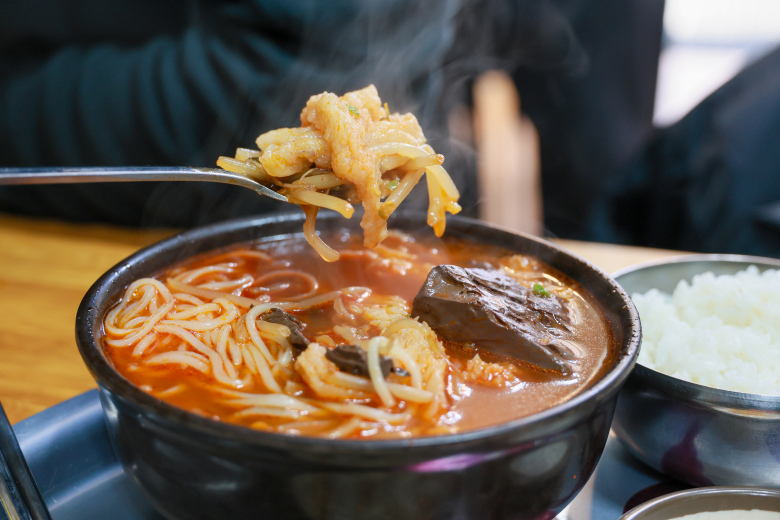 추워야 더 맛있다, 창녕전통시장의 칼칼한 수구레국밥