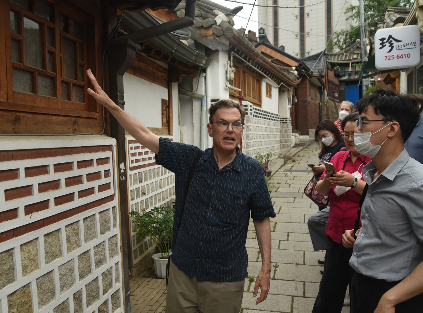 [Jun] Robert Fouser shares his love of Korea’s Hanok homes Photo