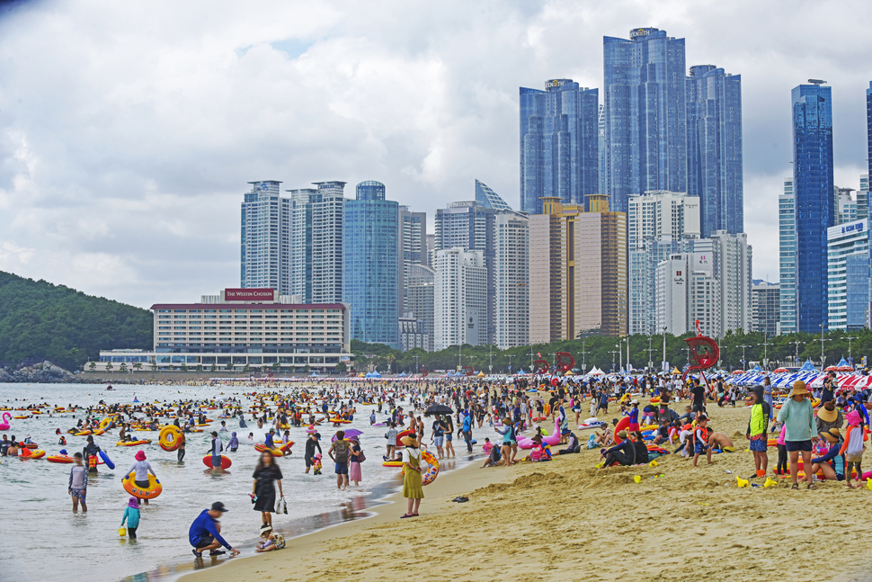 [Jul] Splash! Koreans beat the heat with water activities Photo