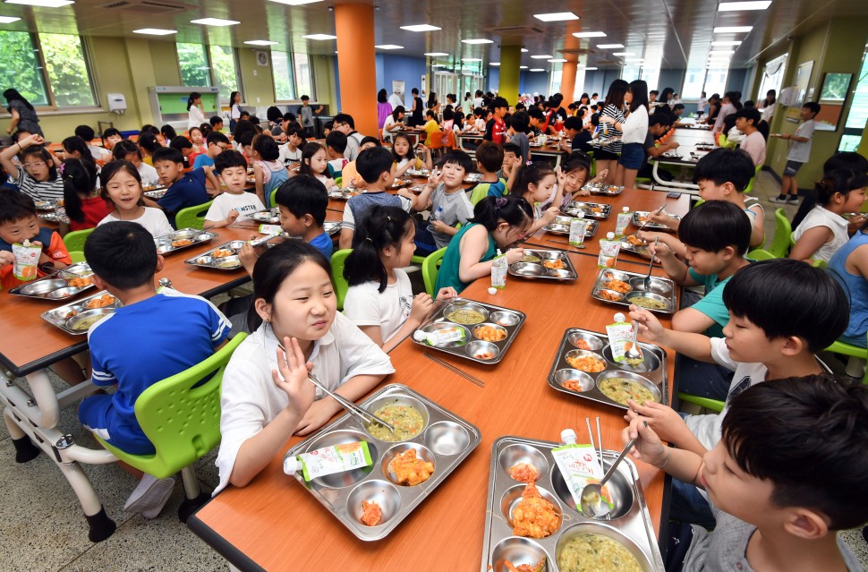 [Oct] Quality school meals in Korea satisfy both nutrition and taste Photo