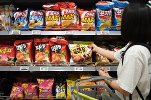 Korean snacks captivate international consumers Photo