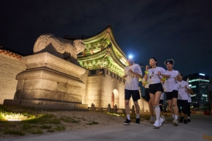 Urban Exercise Takes Off in Korea Photo