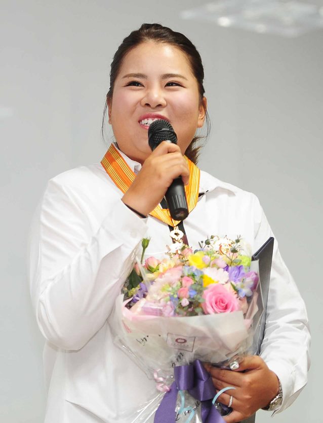 체육 훈장 맹호장 전수 받은 후 인터뷰 중인 박인비 선수