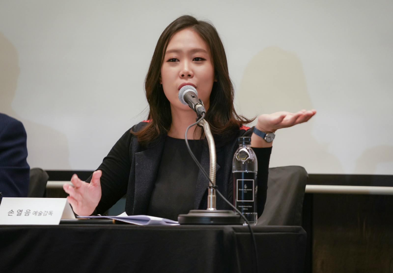기자 간담회에서 음악제의 개요와 소감을 밝히는 예술감독 손열음 