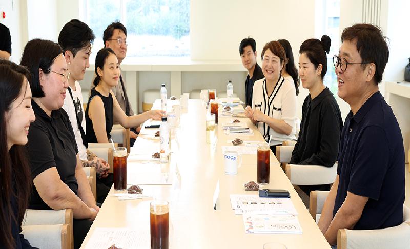청년 작가들이 안정적인 환경에서 창작할 수 있는 정책 마련한다(2025.09.06.) 관련 이미지