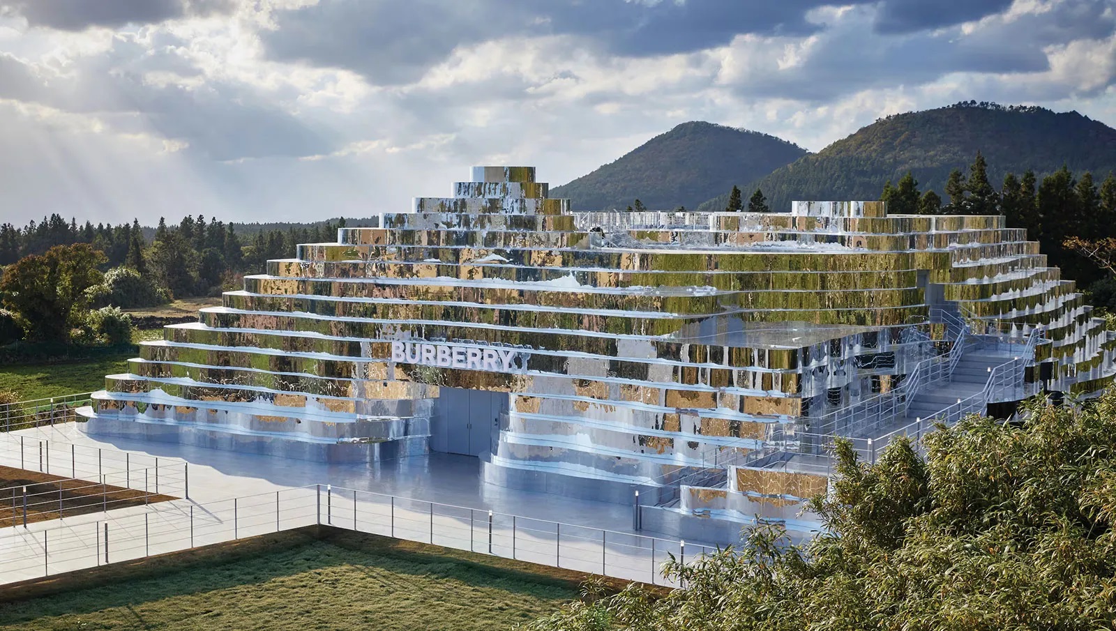 Burberry’s pop-up store Imagined Landscape in Jeju in 2021, featuring immersive media art, Burberry collections and a café / © Burberry.