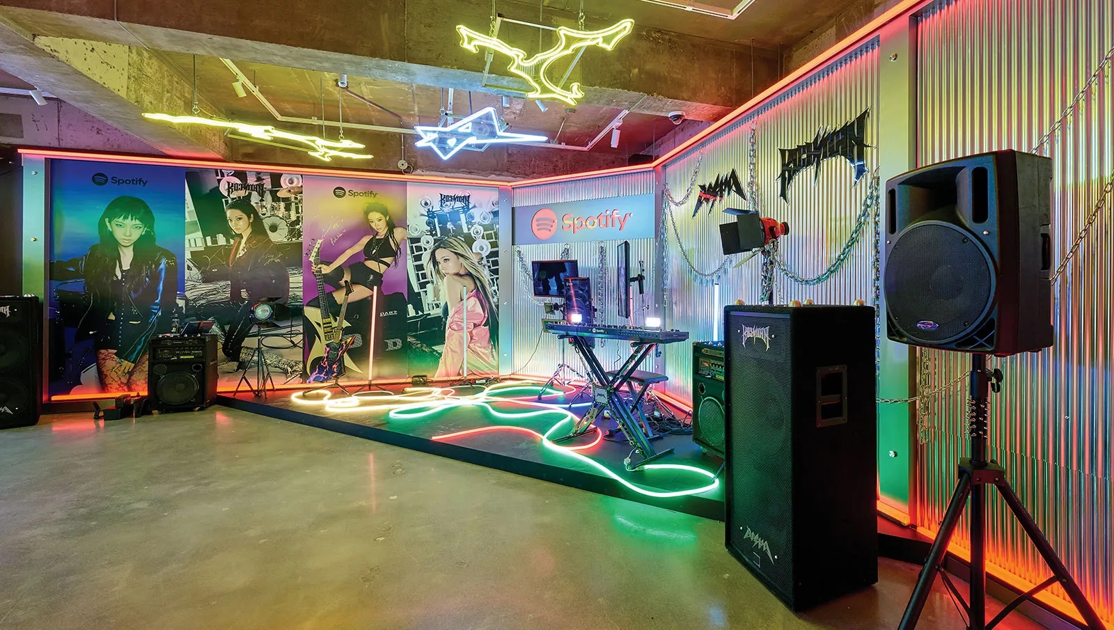 People wait in line to enter the pop-up store of the beauty brand BIOHEAL BOH. / ⓒ Shutterstock.